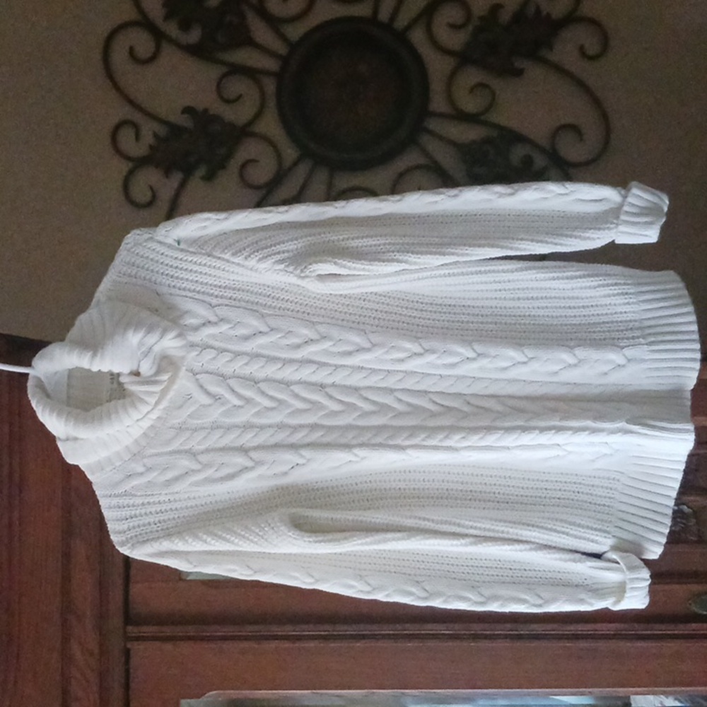 Gap sweater
